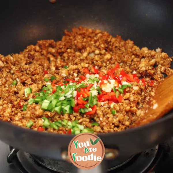 Roasted eggplant with minced meat and garlic