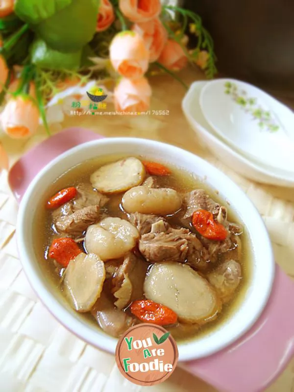 Stewed pigeon with Xinkaihe ginseng