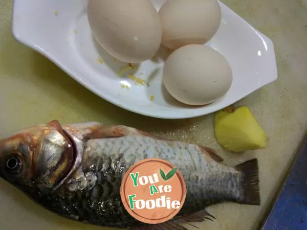 Steamed egg with crucian carp