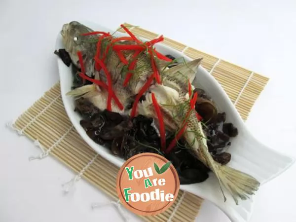 Steamed bass with agaric