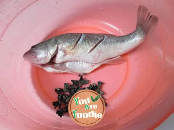 Steamed bass with agaric