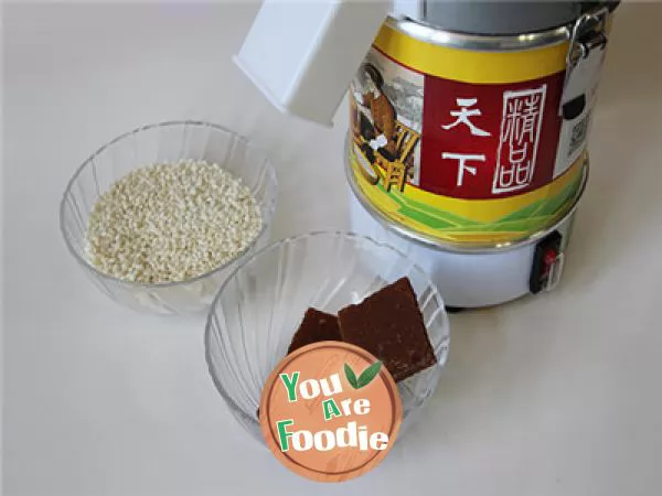 Glutinous rice cake with sugar and oil