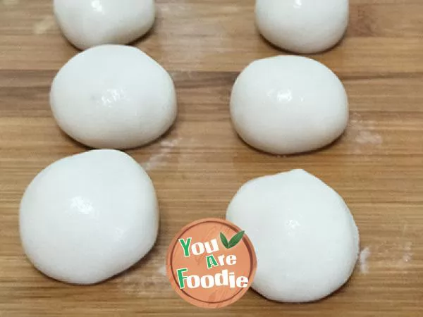 Glutinous rice cake with sugar and oil