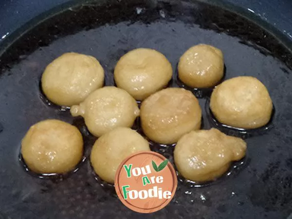 Glutinous rice cake with sugar and oil