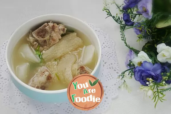 Bamboo fungus and yam spareribs soup