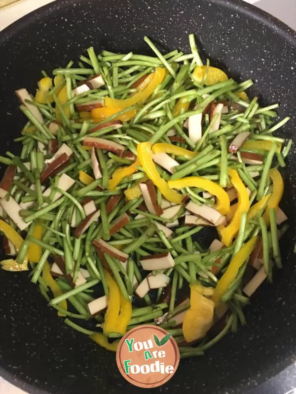 Stir fried tarragon with sweet pepper