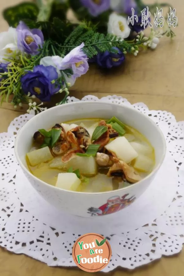 Thin-pork-soup-with-lettuce-and-radish