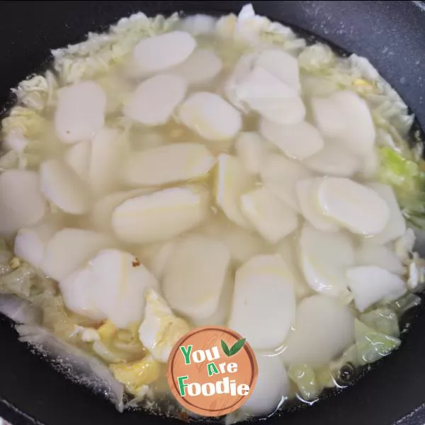 Rice cake with egg and cabbage soup