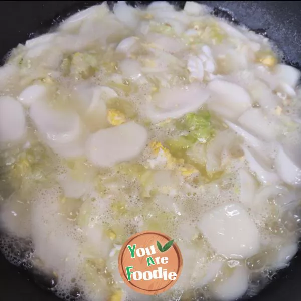 Rice cake with egg and cabbage soup