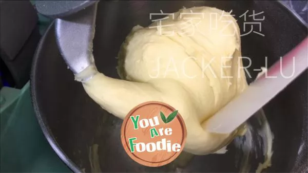 Milk flavored coconut bread roll, once fermented, easy to leave the film, super fluffy, thick coconut and milk flavor.