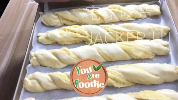 Milk flavored coconut bread roll, once fermented, easy to leave the film, super fluffy, thick coconut and milk flavor.