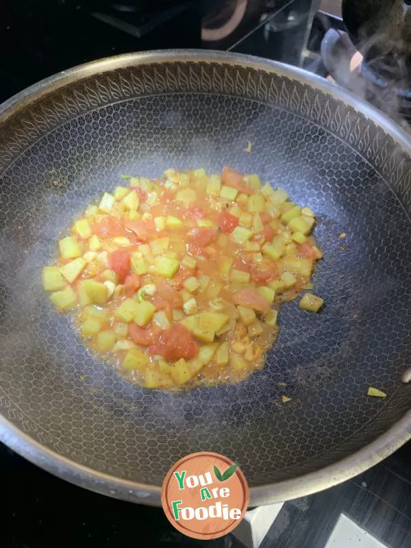 Tomato and potato noodles