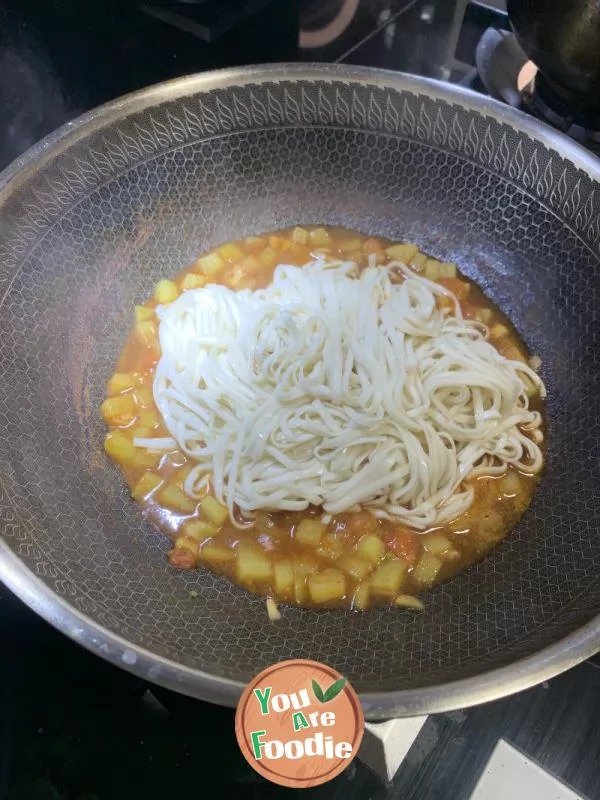Tomato and potato noodles