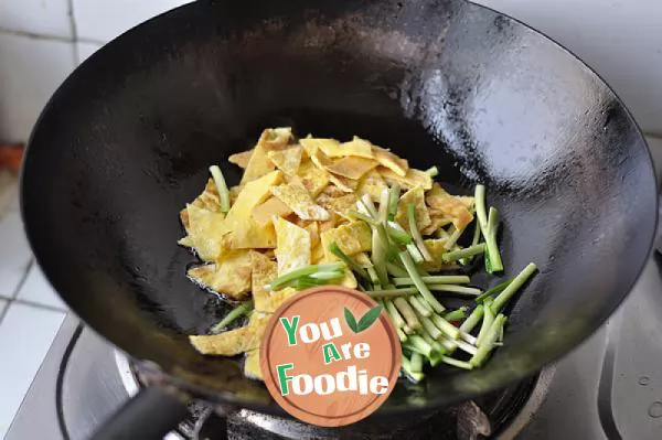 Scrambled Eggs with Chinese Chives