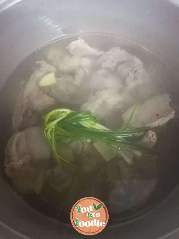 Meat bone lotus root soup