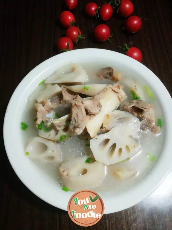 Meat bone lotus root soup