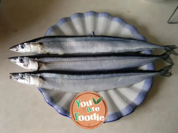 Microwave oil-free spicy saury