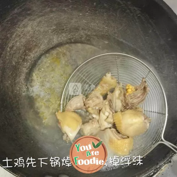 Chicken soup with milk root and bamboo fungus