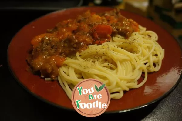 Spaghetti with tomato and beef