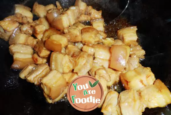 Braised pork with soybean milk and radish