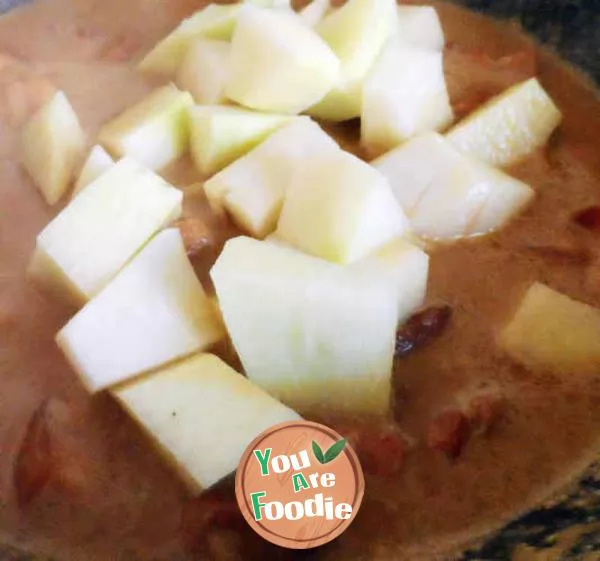 Braised pork with soybean milk and radish