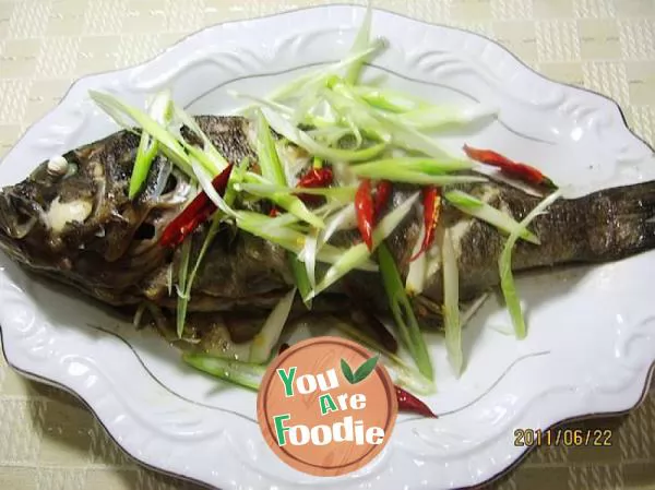 Fish with scallion oil