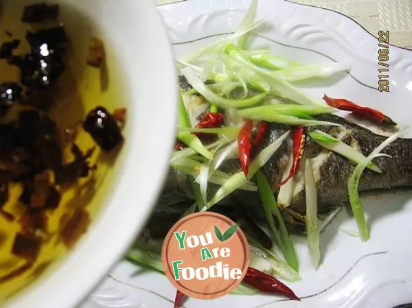 Fish with scallion oil