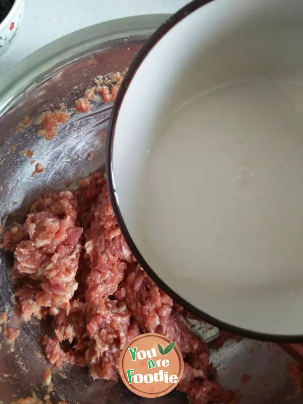 Dumplings stuffed with white gourd, celery and meat