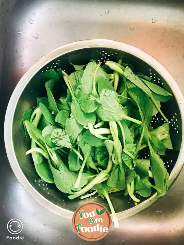 Green vegetable and egg soup