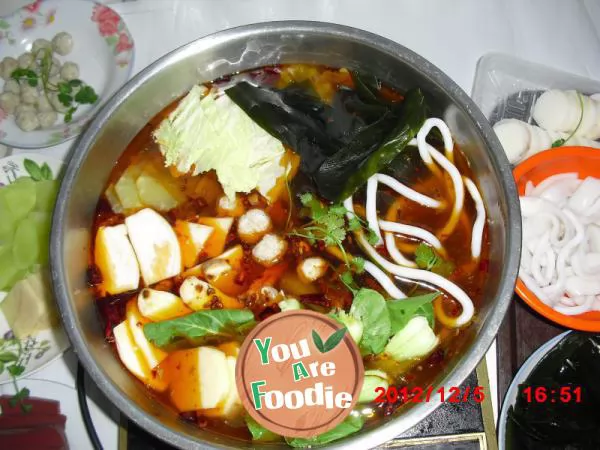 Spicy-hot-pot-with-fish-bone-soup