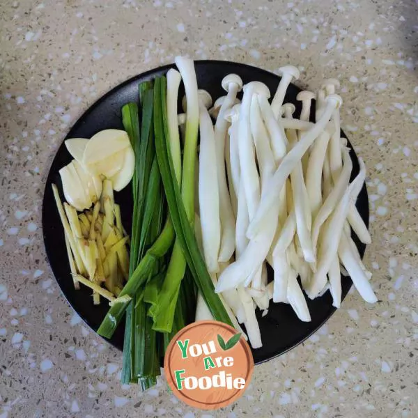 Fish Head Noodles in Sour Soup