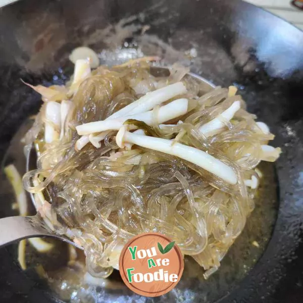 Fish Head Noodles in Sour Soup