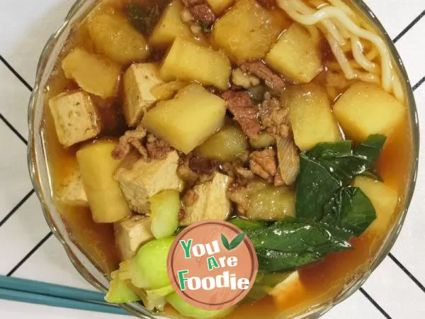 Braised-Noodles-with-Tofu-and-Potatoes