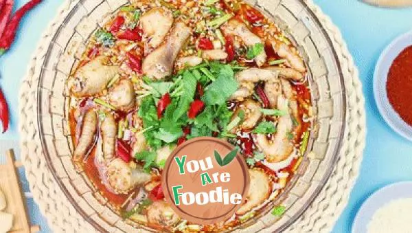 Hot and Sour Chicken Feet with Garlic