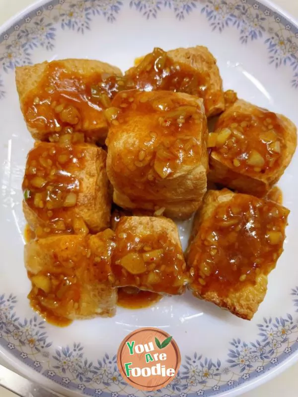 Crispy bean curd with sauce