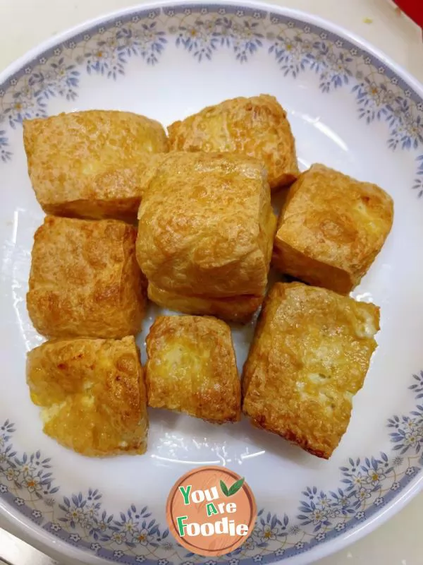 Crispy bean curd with sauce