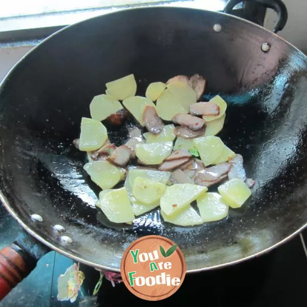 Fried pork with potato chips