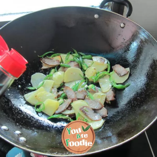 Fried pork with potato chips