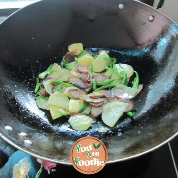 Fried pork with potato chips