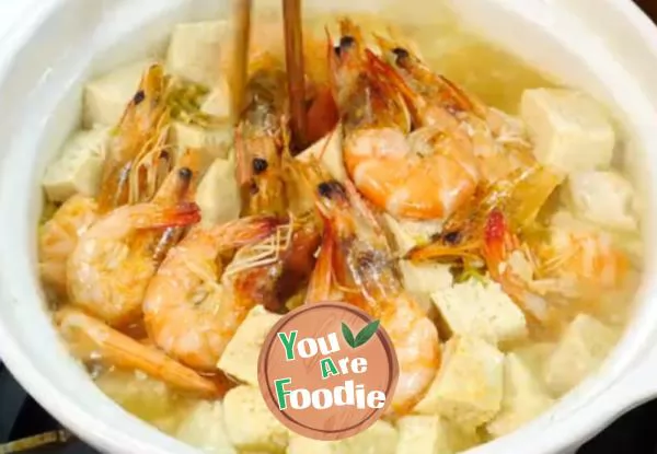 Stewed cabbage with shrimp and tofu