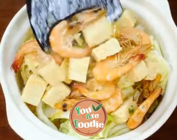 Stewed cabbage with shrimp and tofu