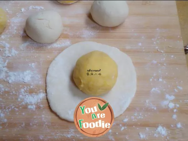 Steamed buns with pumpkin blossoms