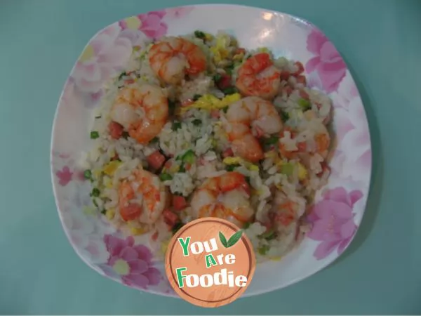 Simple and delicious fried rice with shrimp and eggs