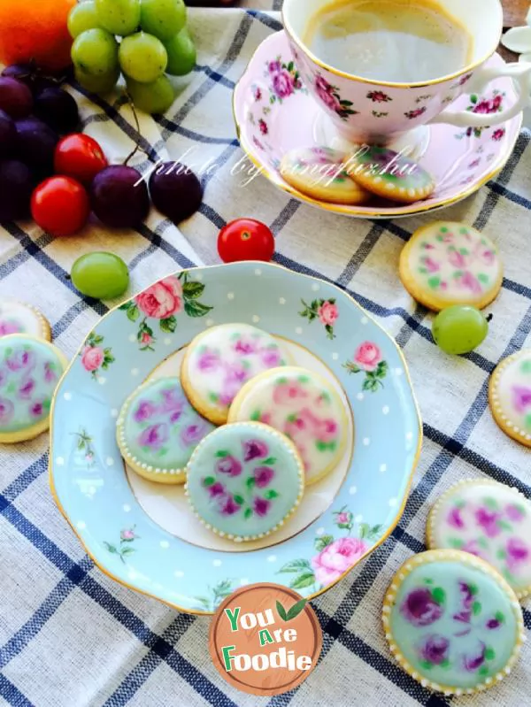 Small flower frosted biscuit