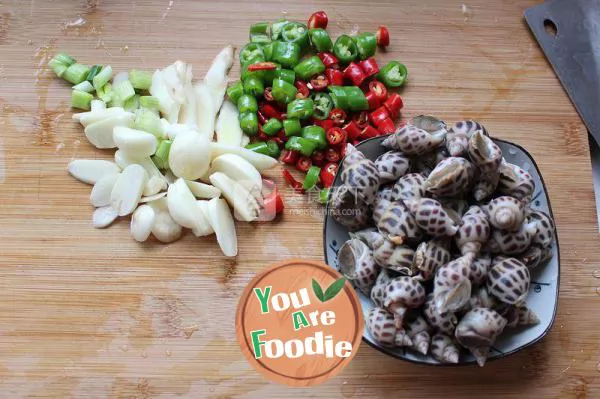 Stir fried snails with chili