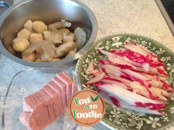 Stewed seafood with radish