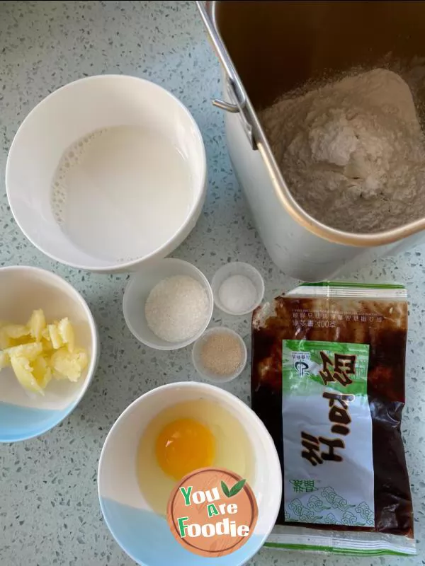 Caterpillar bean paste bread