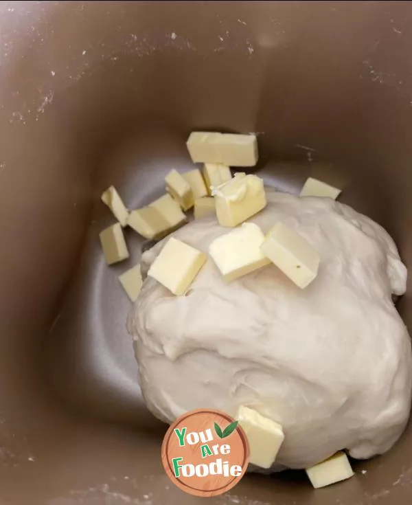 Caterpillar bean paste bread