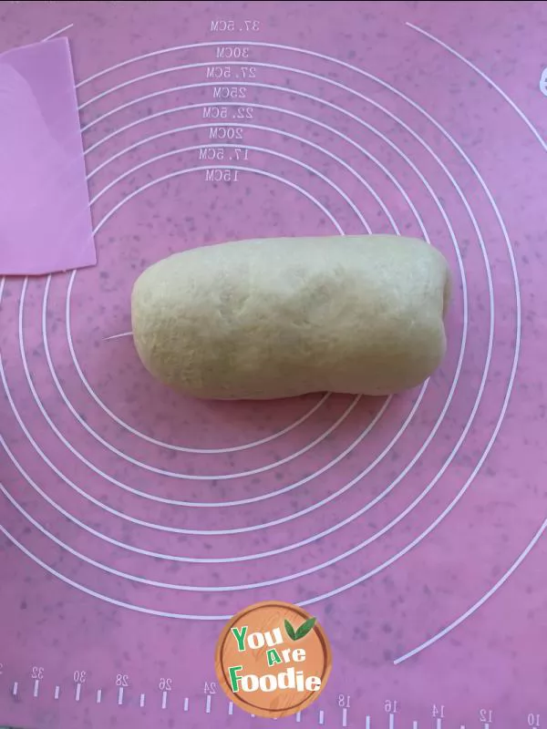 Caterpillar bean paste bread