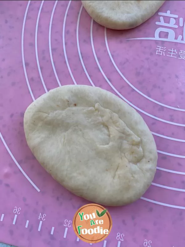 Caterpillar bean paste bread
